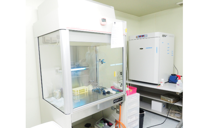 細胞培養室と細胞培養庫